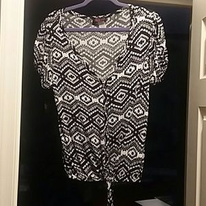 Ladies M black & white tie blouse
